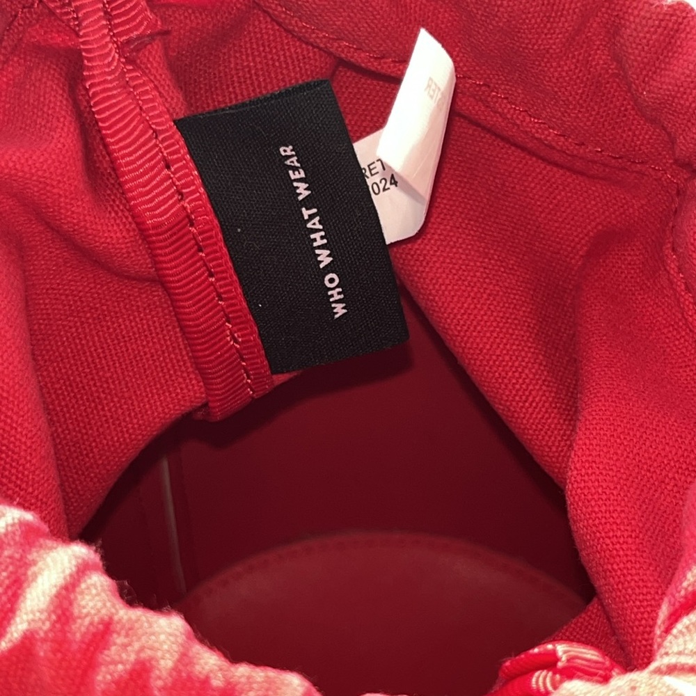 Red bucket bag with gold handle comes with crossbody strap - Picture 2 of 4